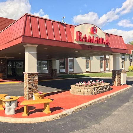 Ramada by Wyndham Albert Lea Bagian luar foto