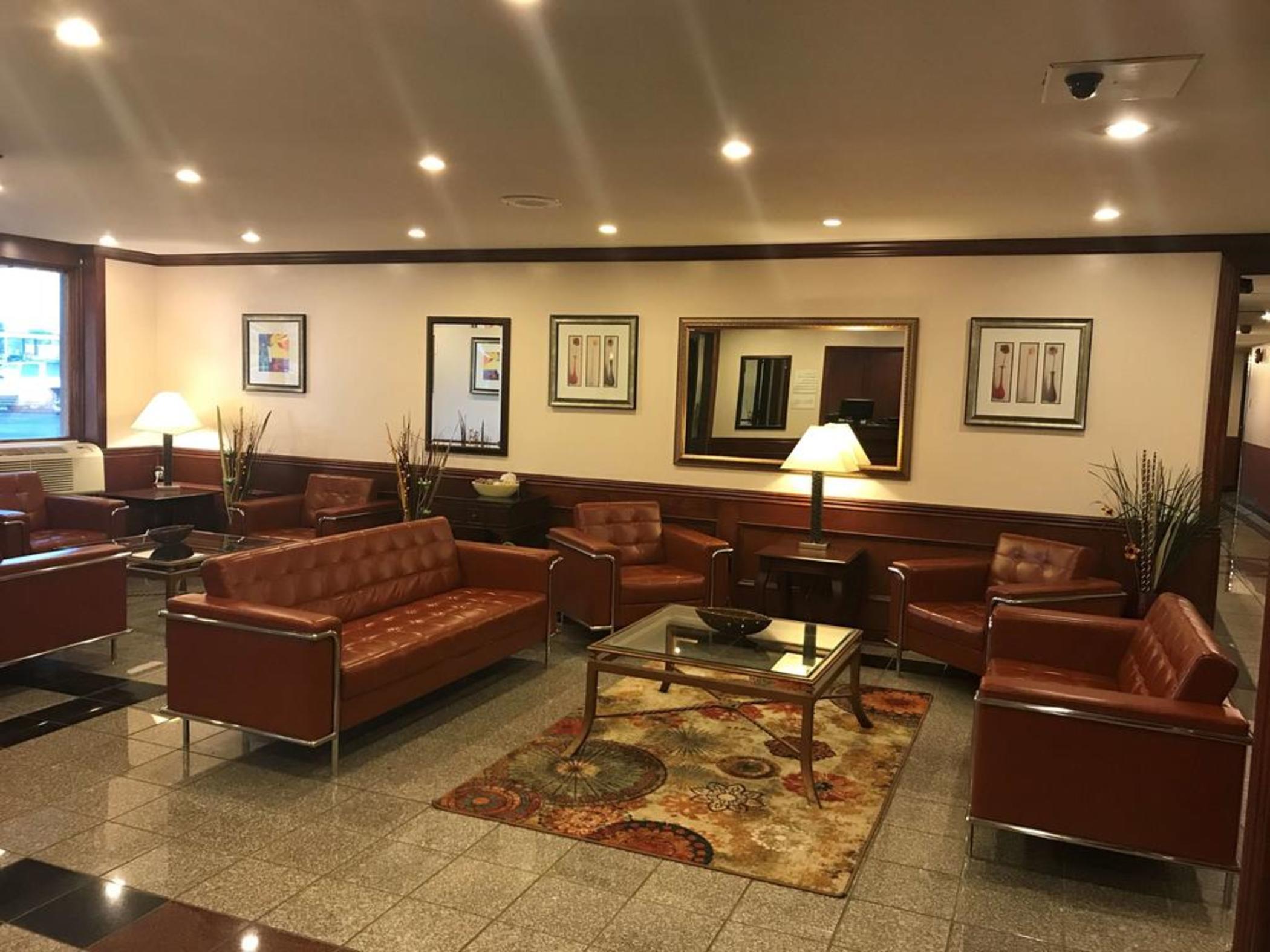 Ramada by Wyndham Albert Lea Bagian luar foto