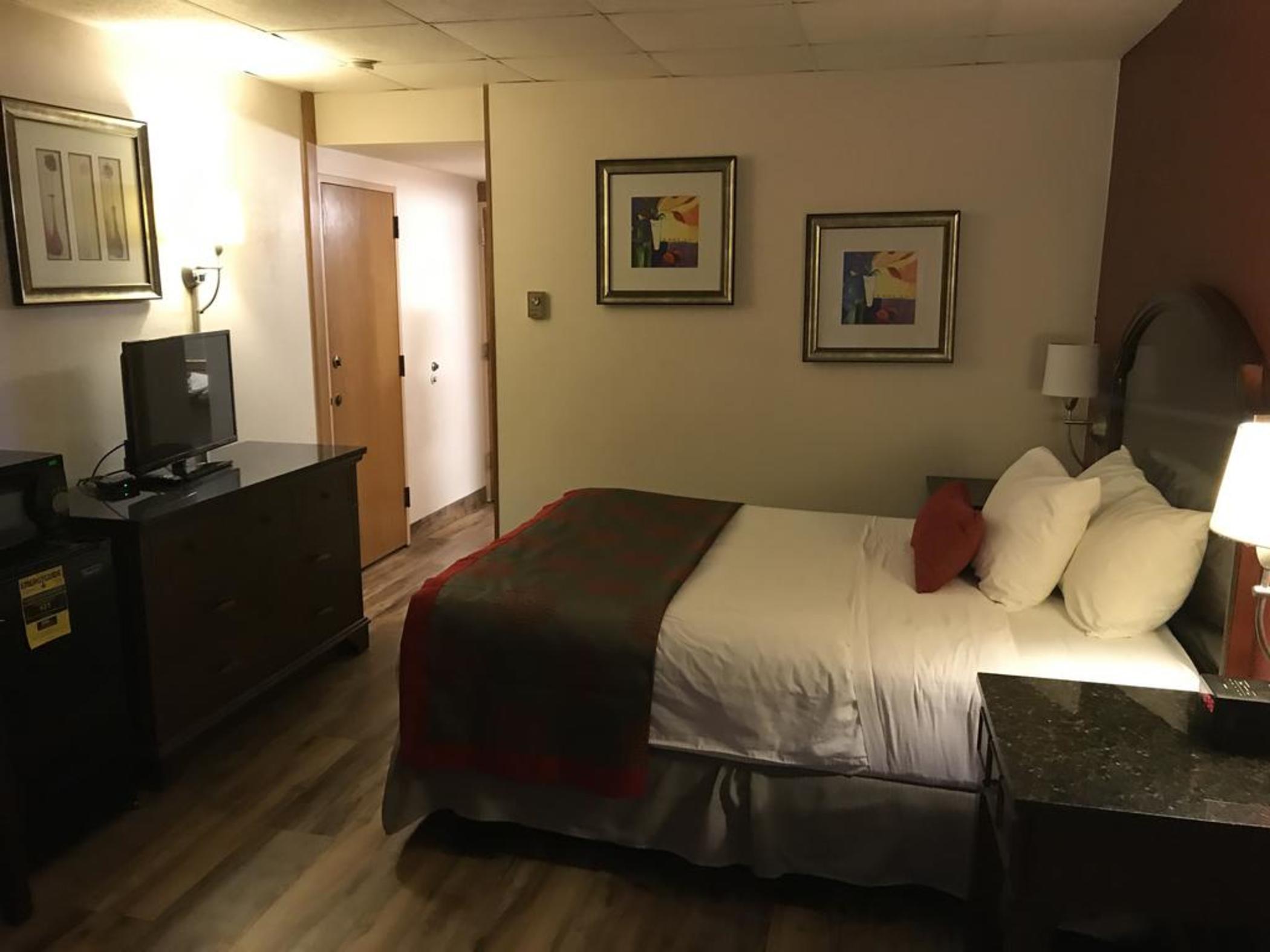 Ramada by Wyndham Albert Lea Bagian luar foto