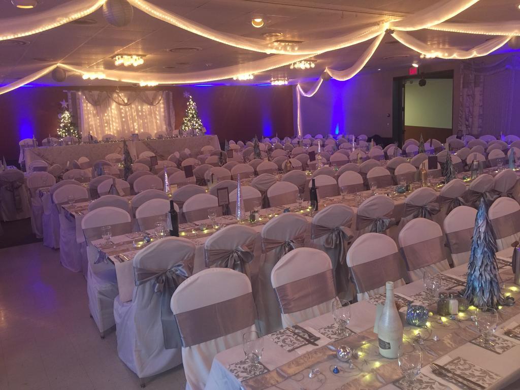 Ramada by Wyndham Albert Lea Bagian luar foto