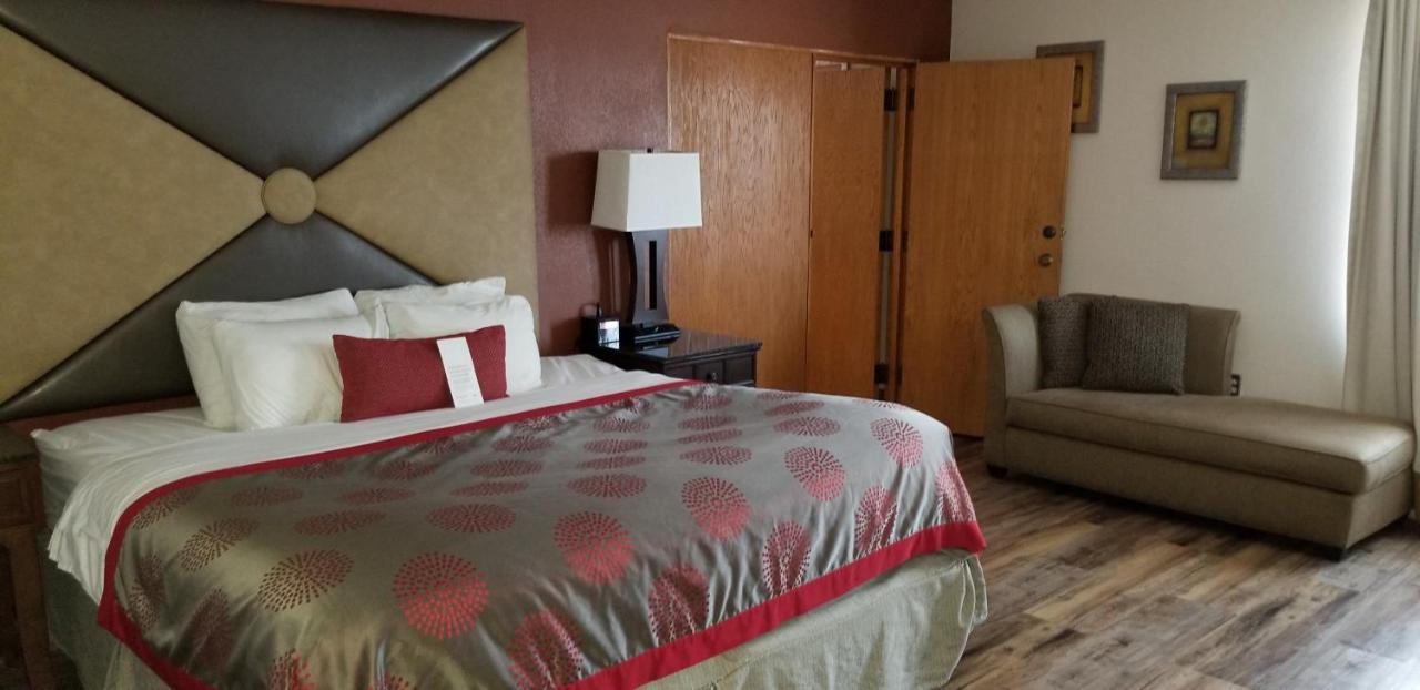 Ramada by Wyndham Albert Lea Bagian luar foto