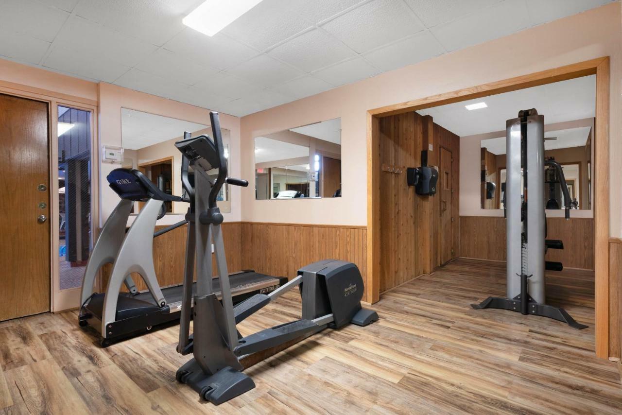 Ramada by Wyndham Albert Lea Bagian luar foto