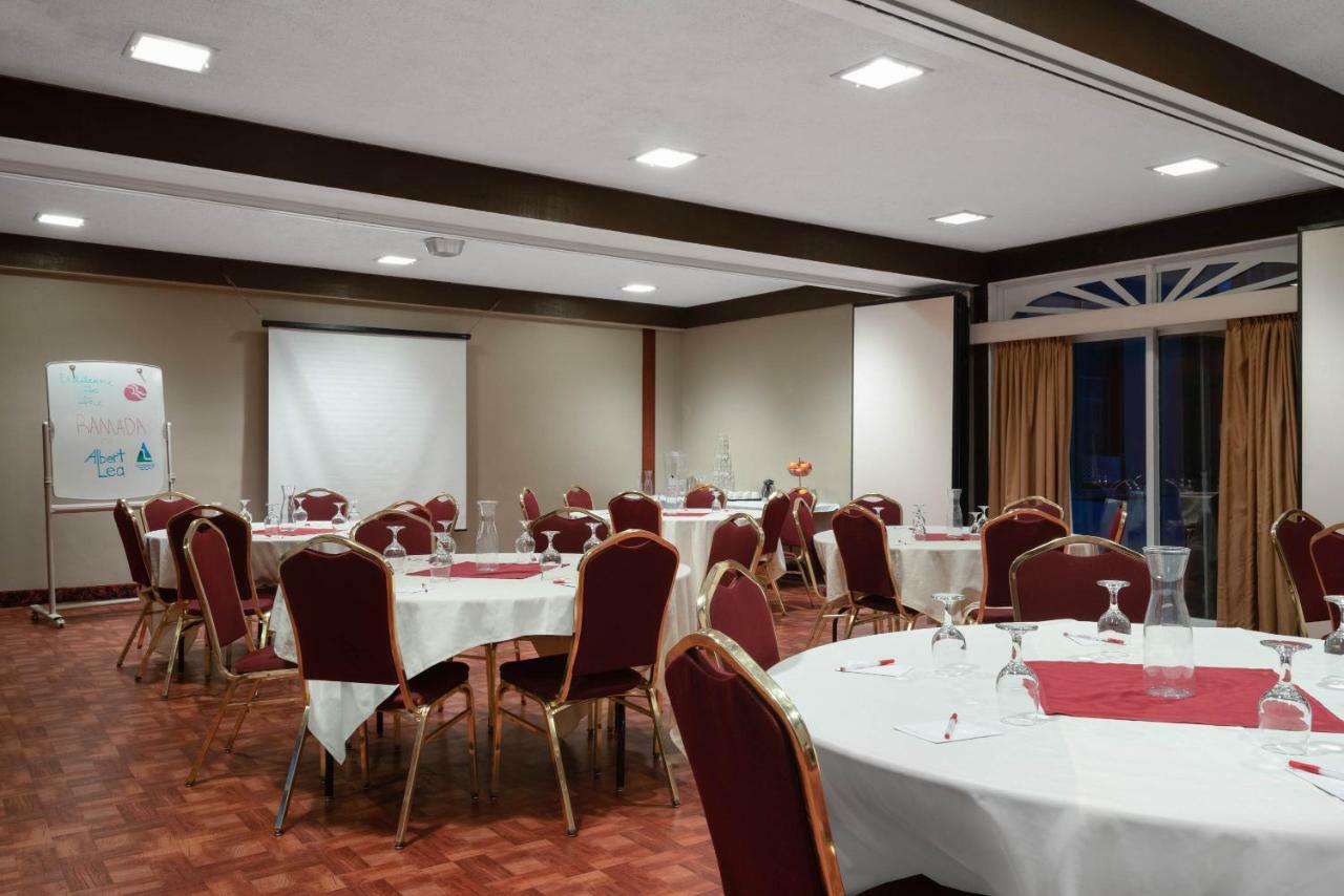 Ramada by Wyndham Albert Lea Bagian luar foto