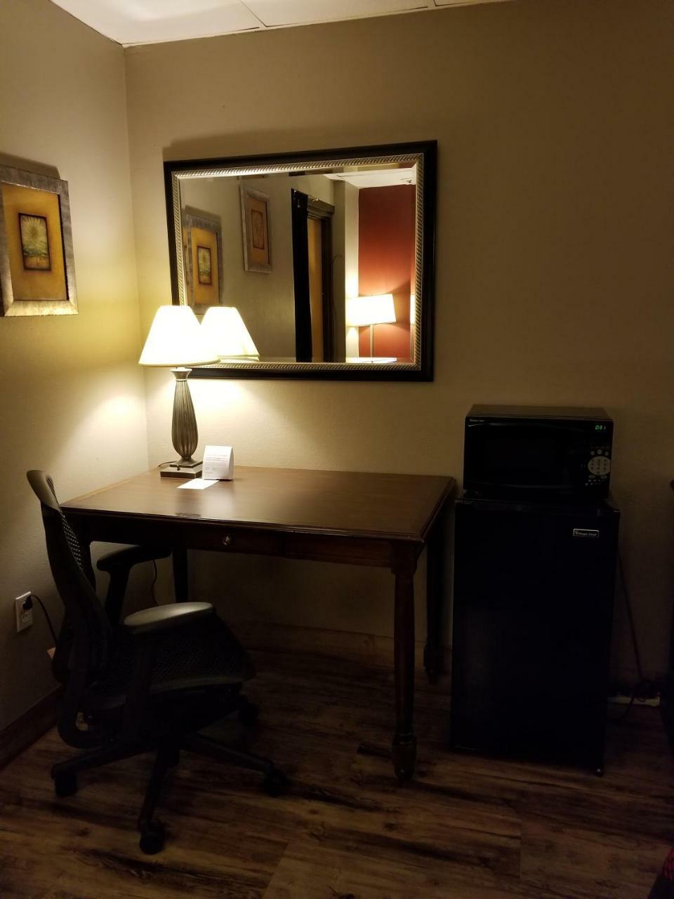 Ramada by Wyndham Albert Lea Bagian luar foto