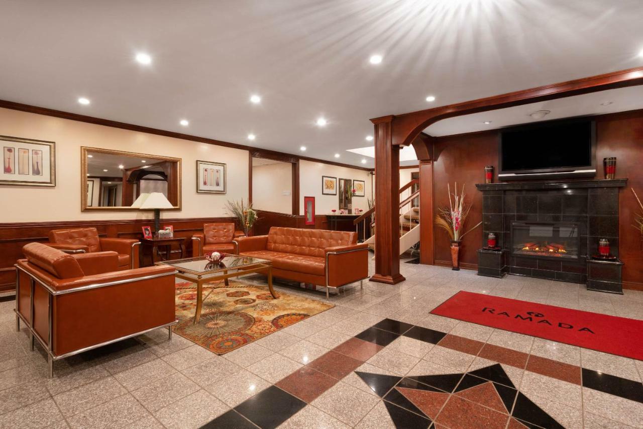 Ramada by Wyndham Albert Lea Bagian luar foto