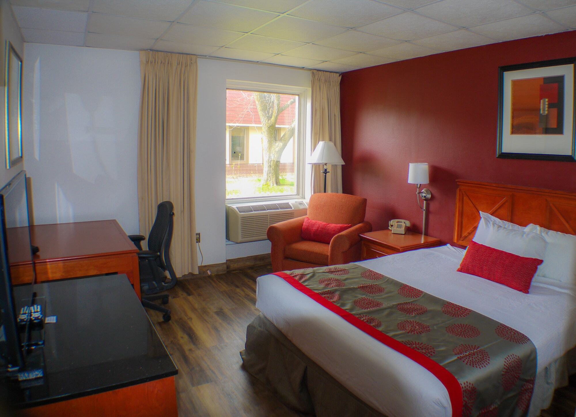 Ramada by Wyndham Albert Lea Bagian luar foto