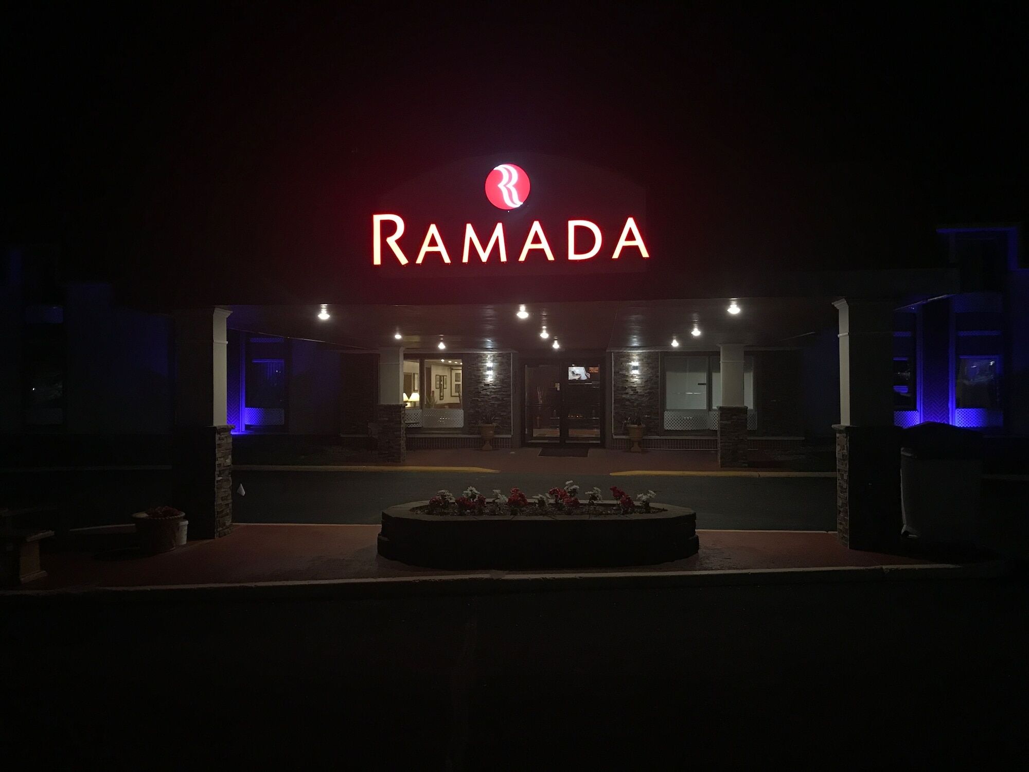 Ramada by Wyndham Albert Lea Bagian luar foto