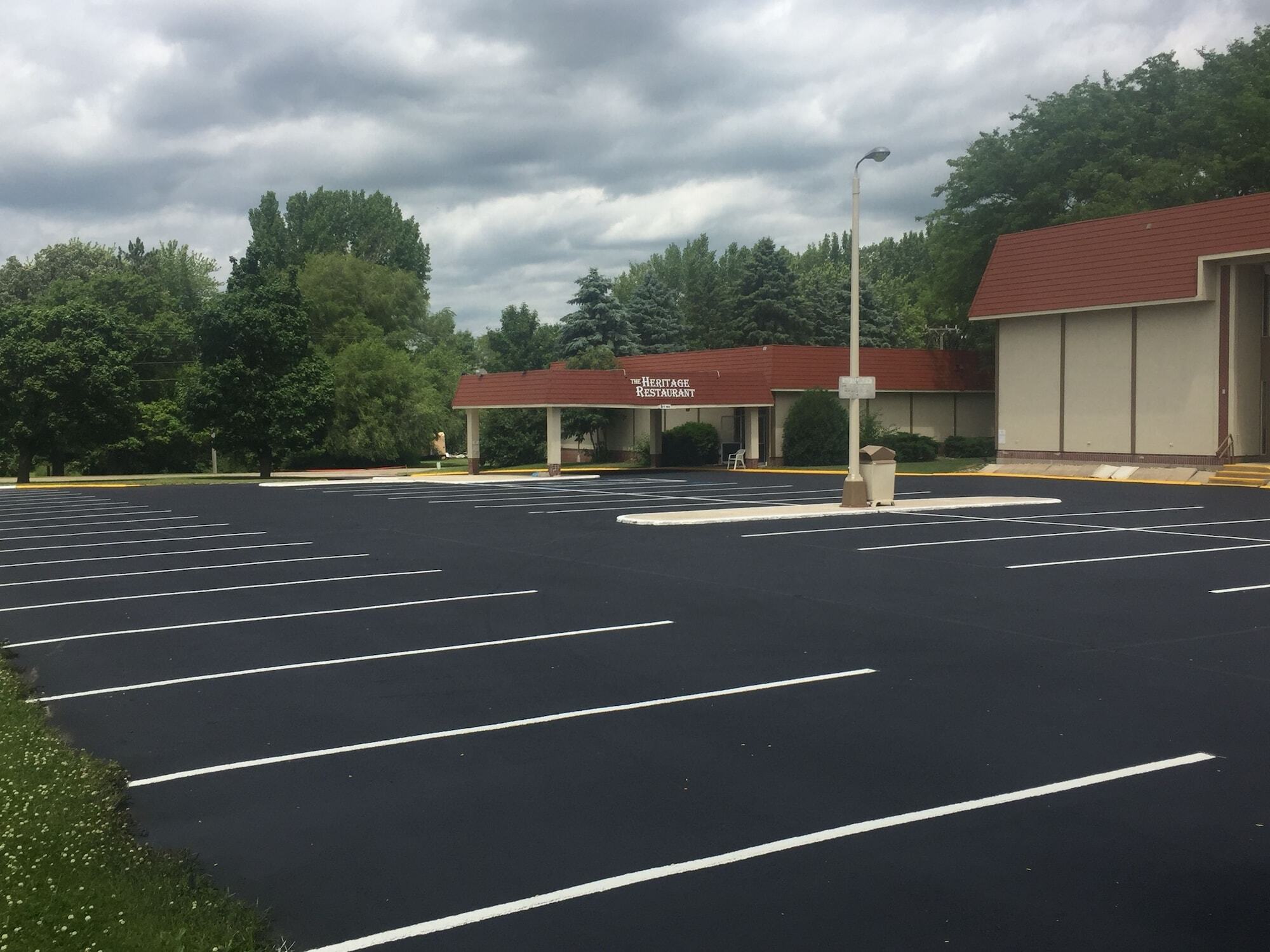 Ramada by Wyndham Albert Lea Bagian luar foto