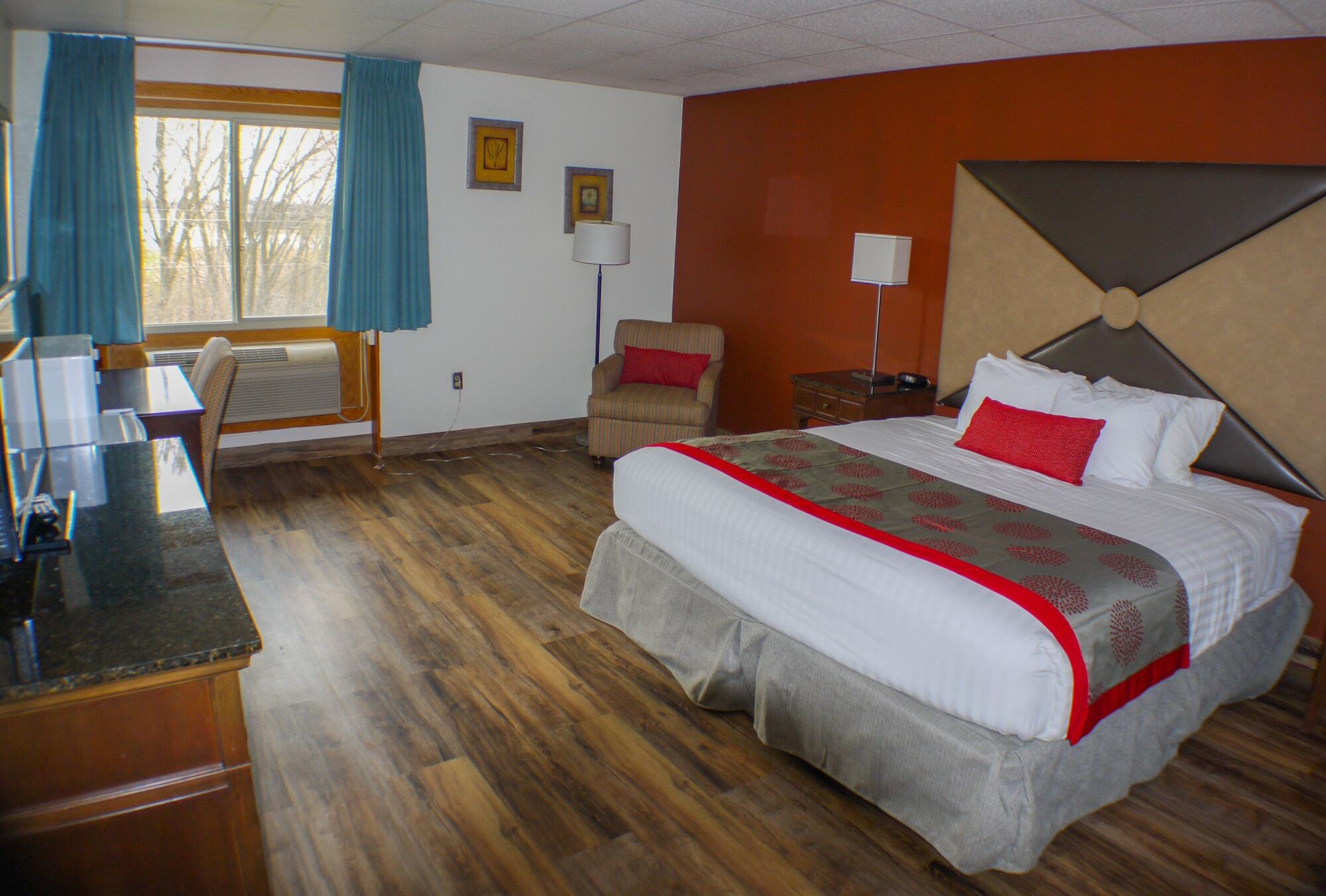 Ramada by Wyndham Albert Lea Bagian luar foto