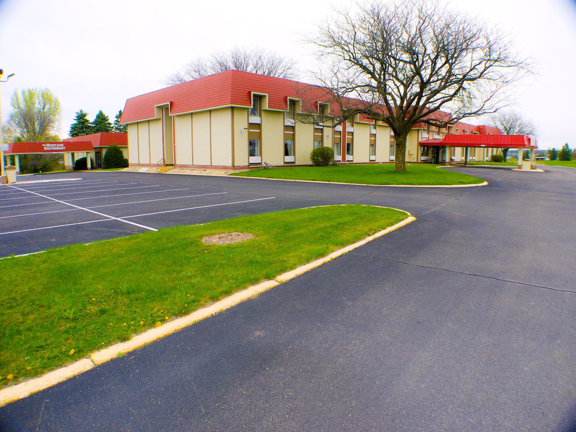 Ramada by Wyndham Albert Lea Bagian luar foto